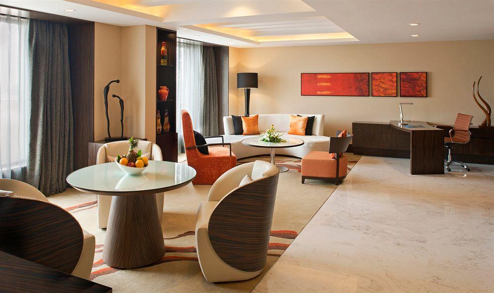 Radisson Blu Hotel Amritsar Zewnętrze zdjęcie A suite at the Taj Mahal Palace, Mumbai