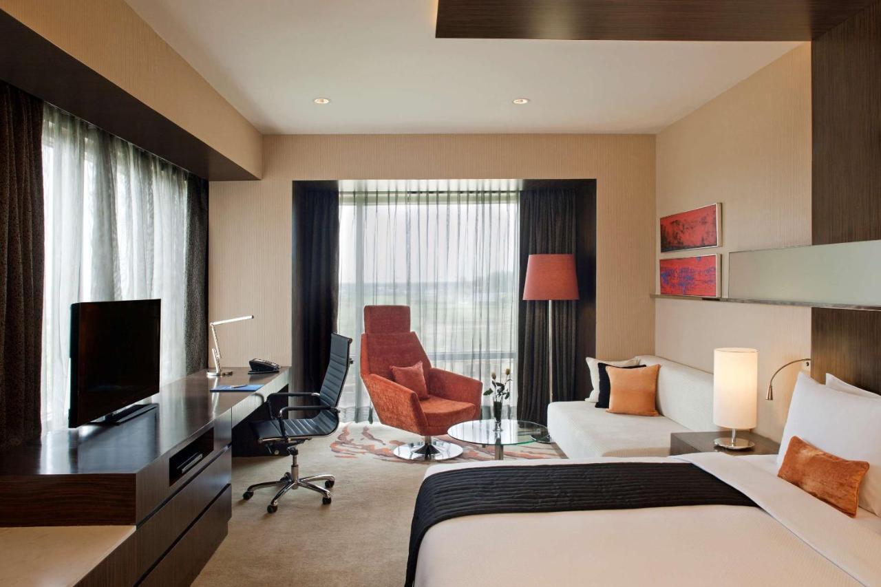 Radisson Blu Hotel Amritsar Zewnętrze zdjęcie A room at the hotel